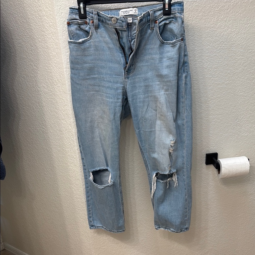 Abercrombie Curve Love high waisted pans size 27/ 4short! $35 OBO